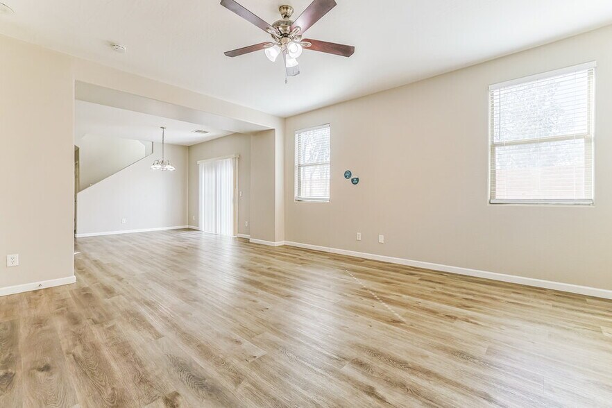 Building Photo - 3809 E Santa Fe Ln