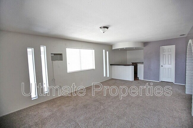 Building Photo - 4821 W Altadena Ave