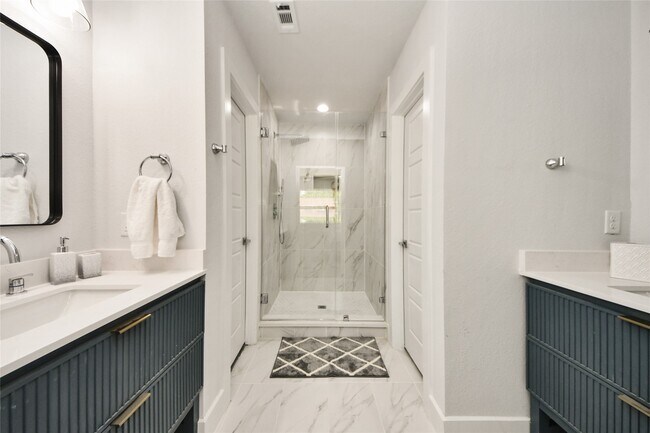 Building Photo - 3630 Alsace St