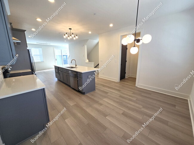 Building Photo - 340 Eugenia St SW