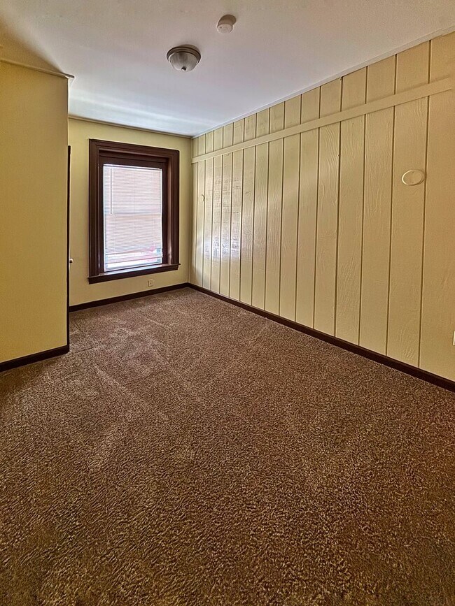 Building Photo - 113 N 13th St