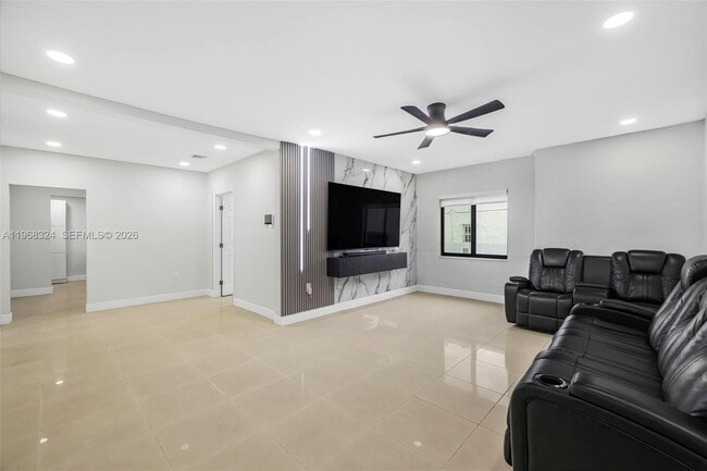 Building Photo - 2244 SW 10th St