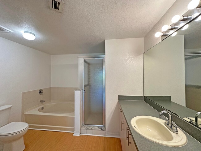 Building Photo - 166 SW Peacock Blvd