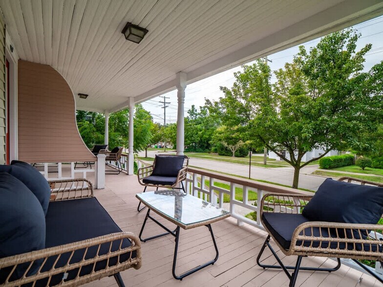 Building Photo - 679 Washington St