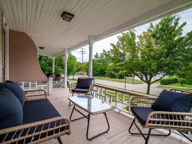 Building Photo - 679 Washington St