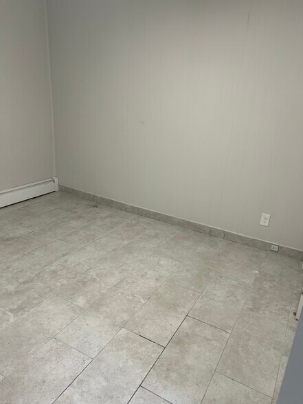 Building Photo - 805 Broadway