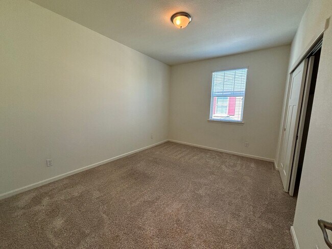 Building Photo - Spacious 4 Bedroom, 3 Bath Home with Bonus Room, 2 Car Garage in Westpark Village!