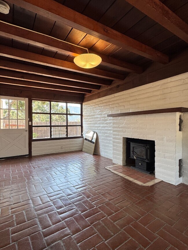 Building Photo - 72 Laureles Grade