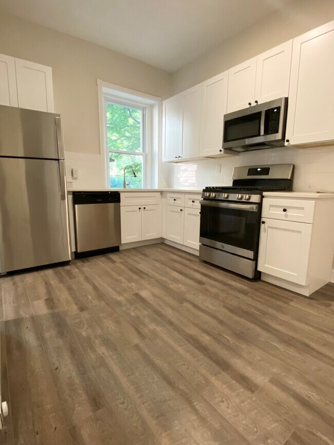 Building Photo - 908 S 47th St