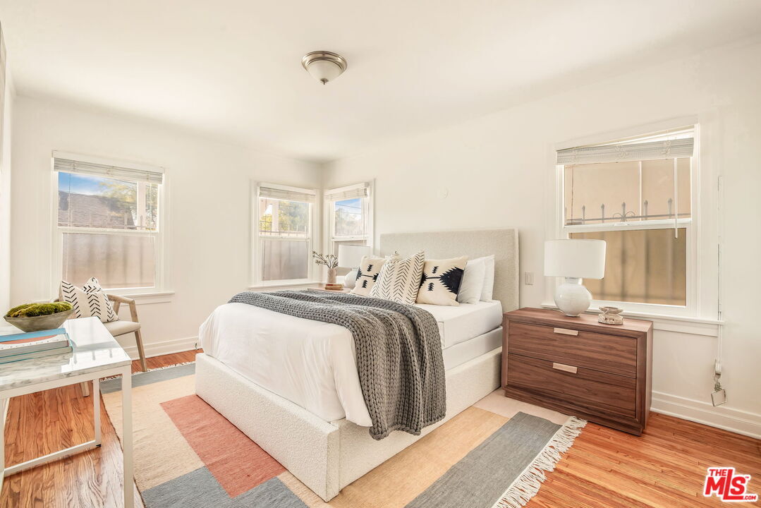 Bedroom - 842 S Sycamore Ave