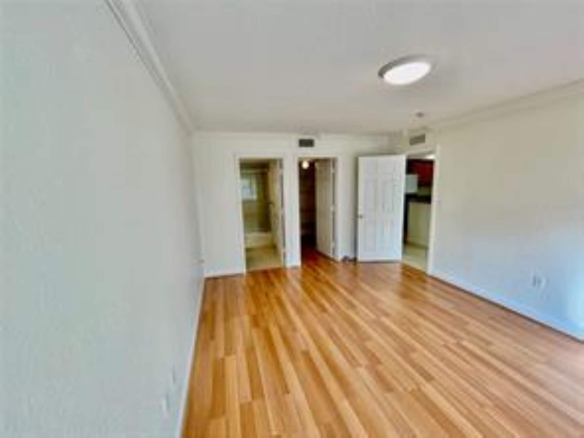 Building Photo - 151 NE 16th Ave