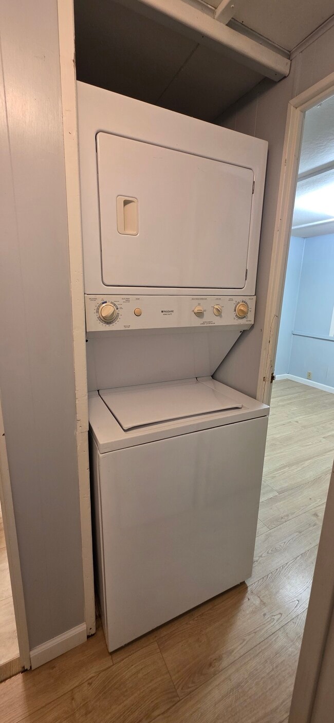 Building Photo - 760 Henry St