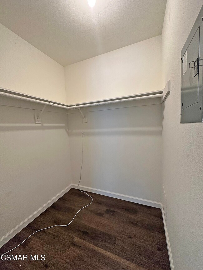 Building Photo - 499 Serento Cir