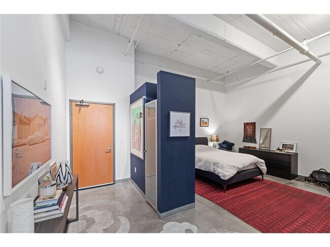 Building Photo - 700 N Washington Ave