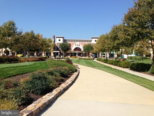 Building Photo - 22949 Fanshaw Square