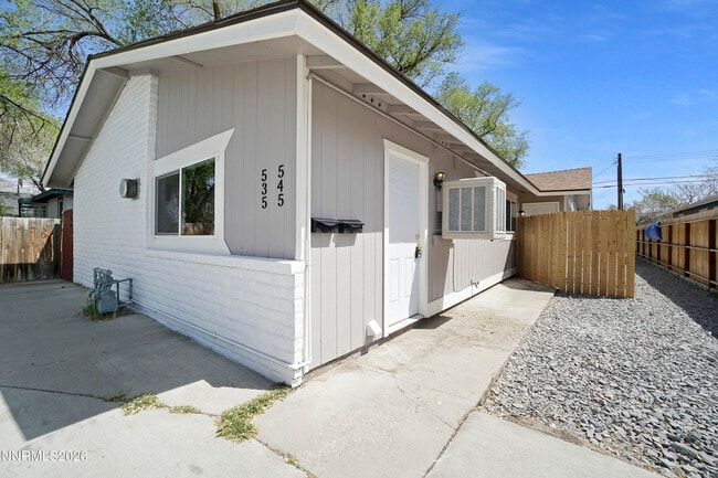 Building Photo - 535 Churchill St