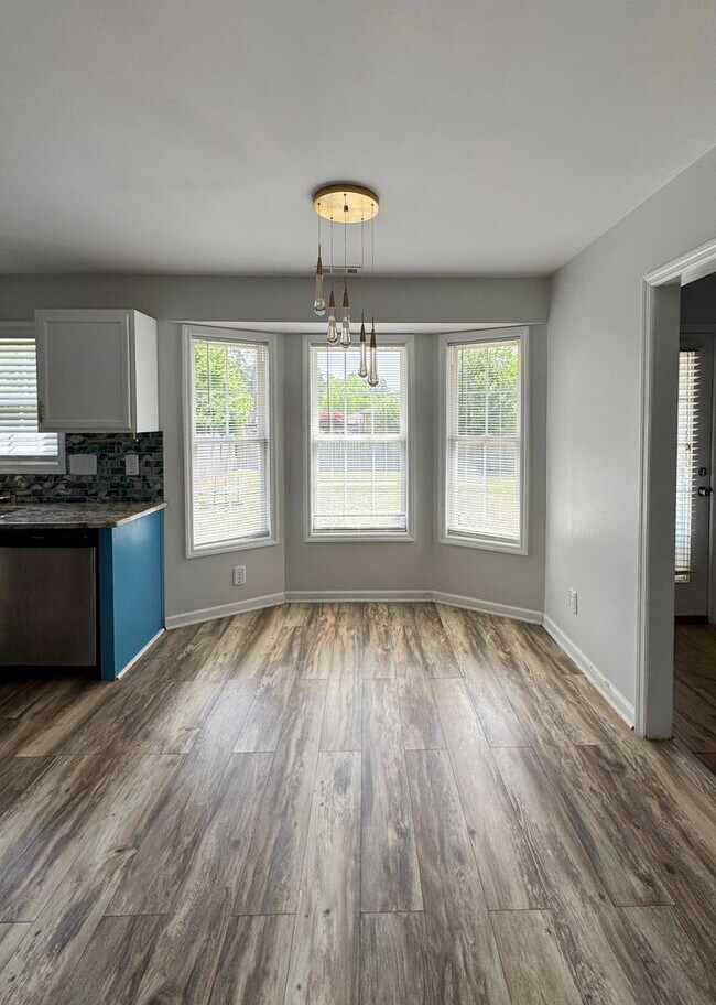 Building Photo - Charming 3 Bed 2 Bath Home with Bonus Room