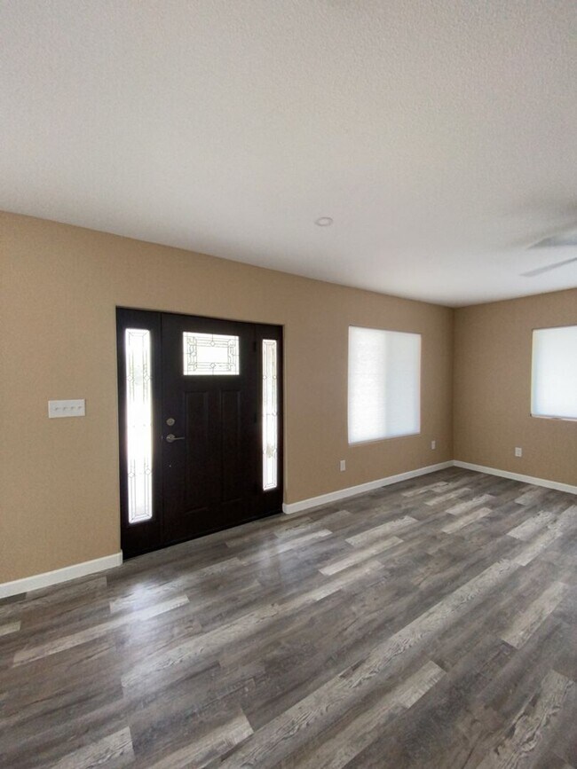 Building Photo - 928 Park St