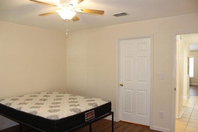 Building Photo - 4434 Gearhart Rd