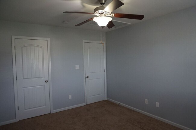 Building Photo - 3 Bedroom 2.5 Bathroom with a Bonus Room located in The Cottages at Petersburg Subdivision, Richl...