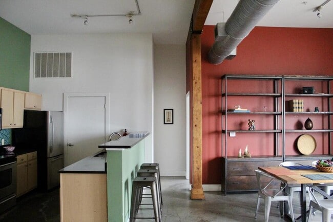 Building Photo - 2502 Live Oak St