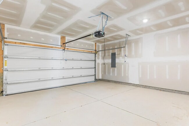 Building Photo - 201 N Lgt Wy