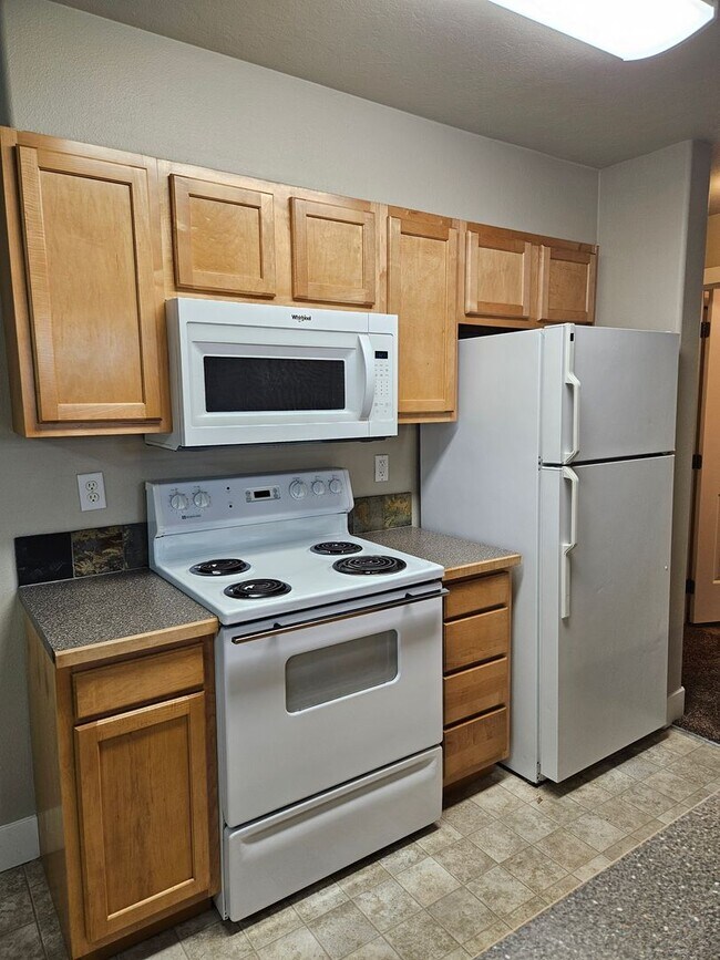 Building Photo - AVON16698