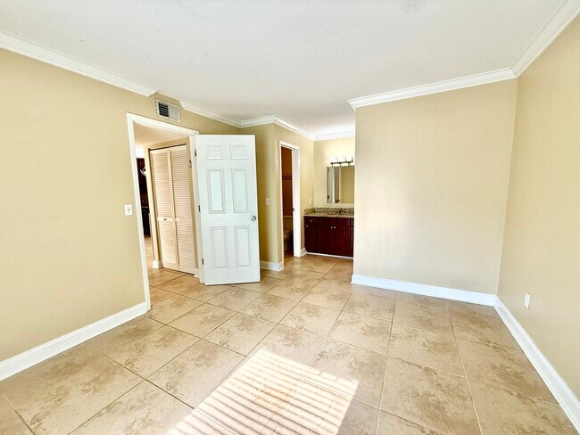 Building Photo - 455 Alt 19