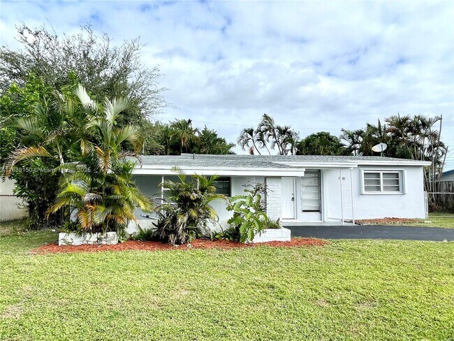 7141 Wilson St 7141 Wilson St - 7141 Wilson St Hollywood Fl Building Photo 