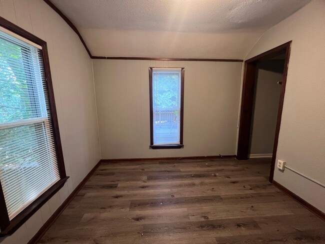 Building Photo - 738 Fountain NE