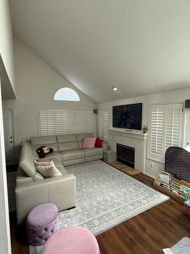 Building Photo - Live at Steamboat Landing – Luxury Riverfr...