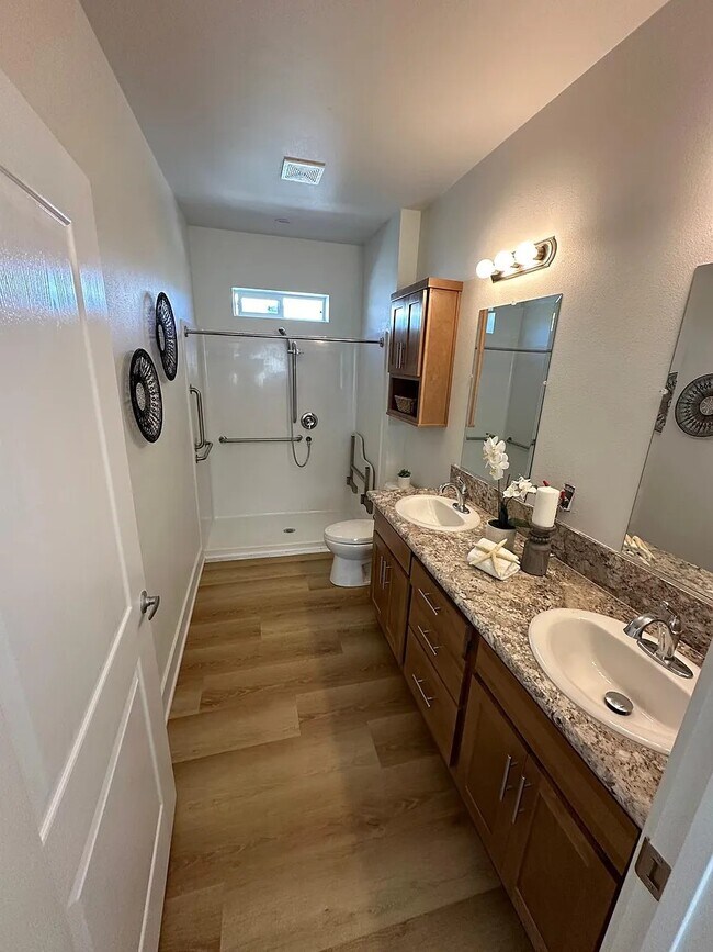 Building Photo - 30 Dart St