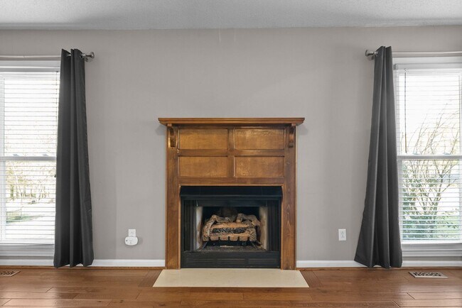 Building Photo - 4 Bedroom Home For Rent in St. B Area of Clarksville!