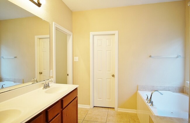 Building Photo - 26834 Henson Falls Dr