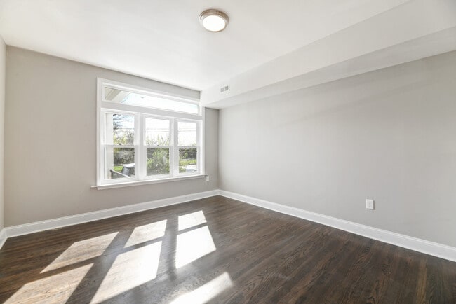 Building Photo - 3 Bedroom Rowhome- Baltimore City