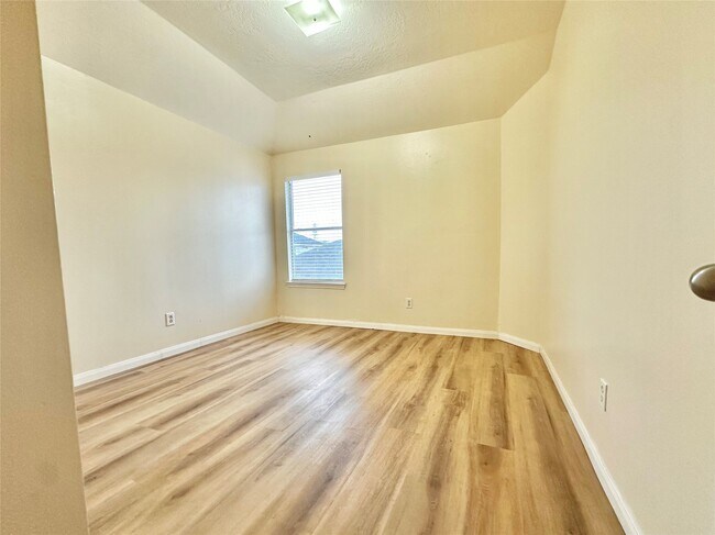 Building Photo - 16322 Sitella Ct