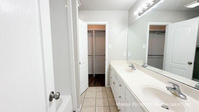 Building Photo - 9702 Ave. U-B