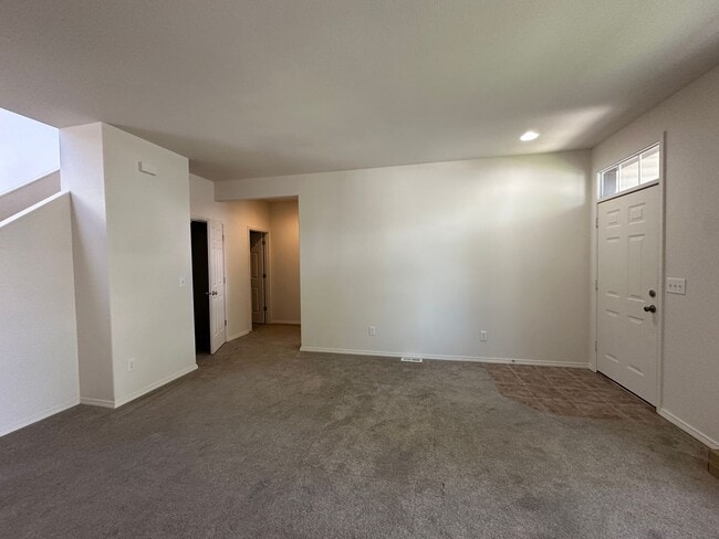 Building Photo - 3 bedroom 2.5 bath off Rd 100