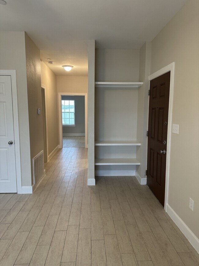 Building Photo - 1820 Jacquelyn Dr