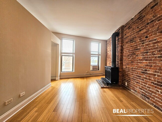 Building Photo - 2208 N Clark St