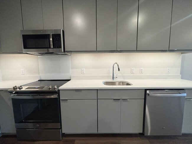 Building Photo - Modern, Light-Filled 2 Bed at One25 – Unit...