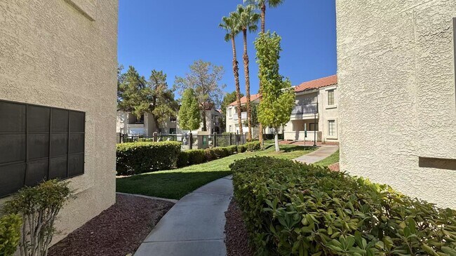 Building Photo - 4724 Nara Vista Way