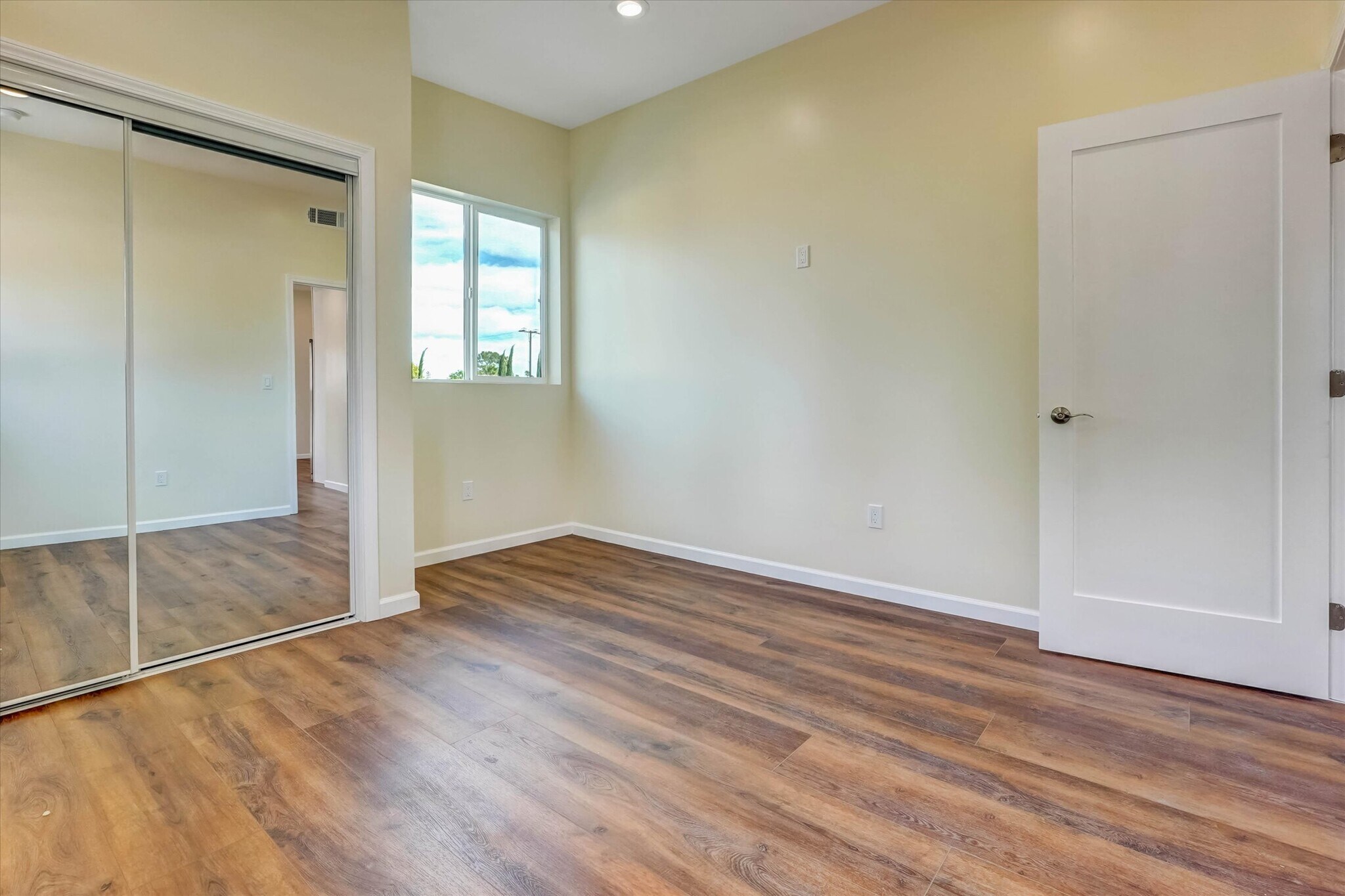 Building Photo - 17095 Kingsbury St