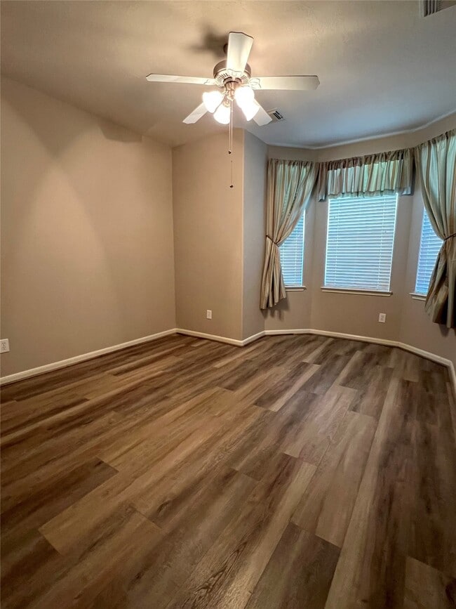 Building Photo - 12918 Meadow Springs Dr