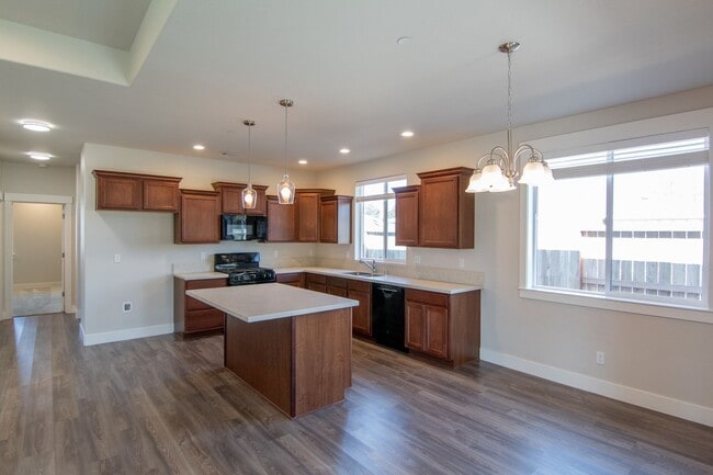 Building Photo - Newer Home for Rent in North Redding CA | $500 Off, Solar, Garage, Near I-5