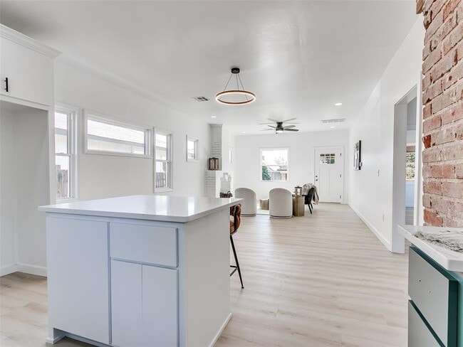 Building Photo - 1215 NW 8th St