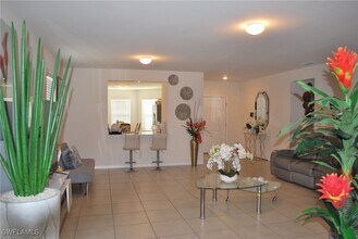 Building Photo - 1217 Santa Barbara Blvd N