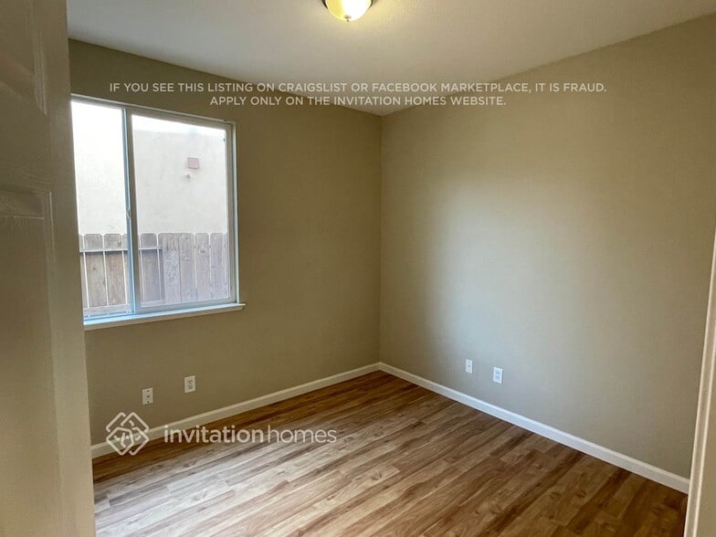 Building Photo - 116 Travertine Ave