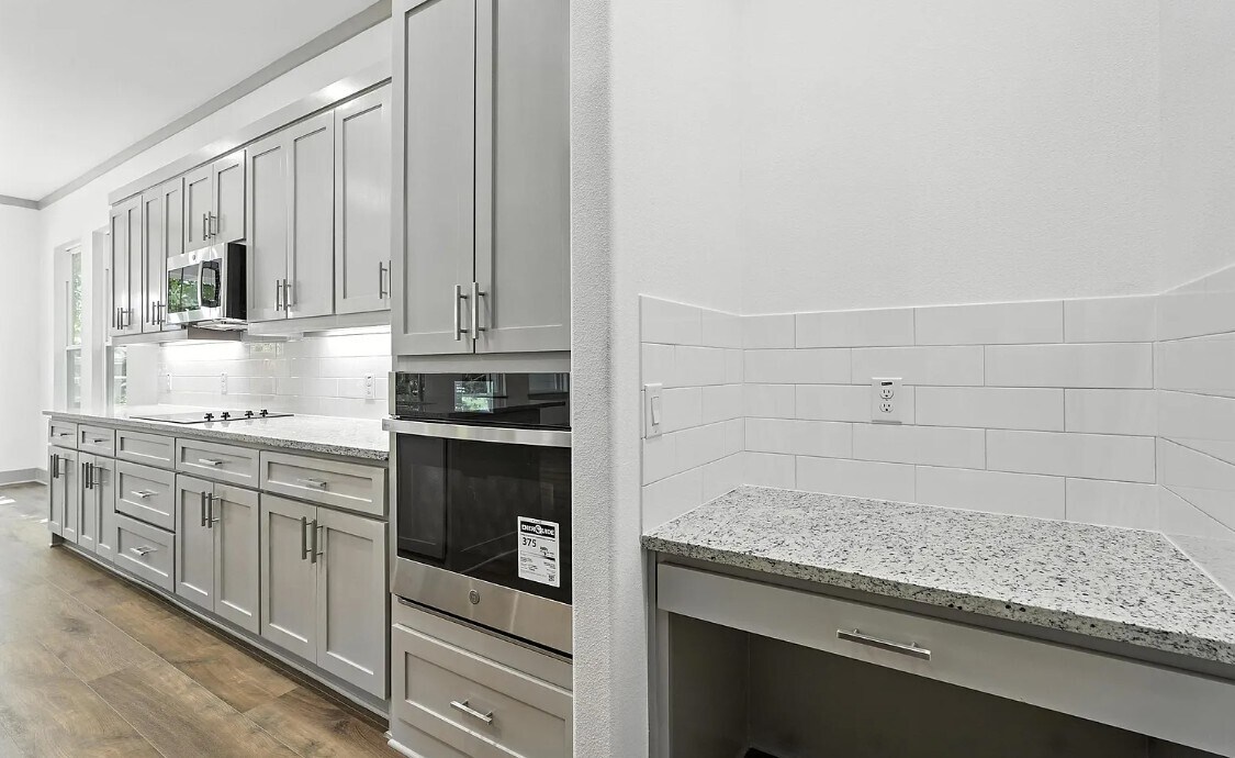 Building Photo - 716 Oak Creek Dr