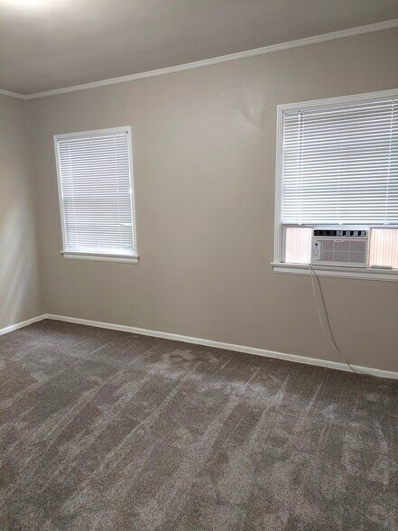 Bedroom 1 Windows - 404 Naranja Dr